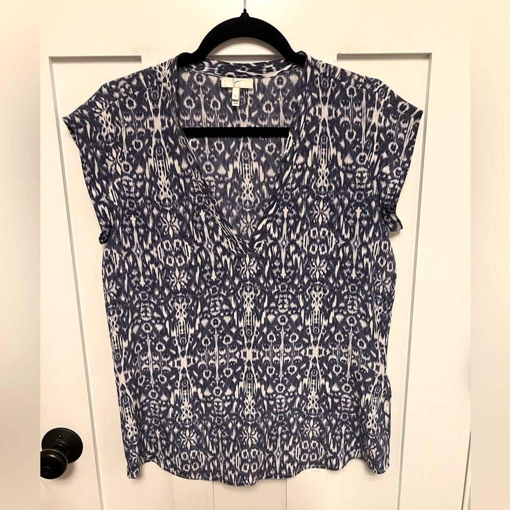 Joie 100% Silk Blouse Top Blue and White Print Size Small V-Neck Business Casual